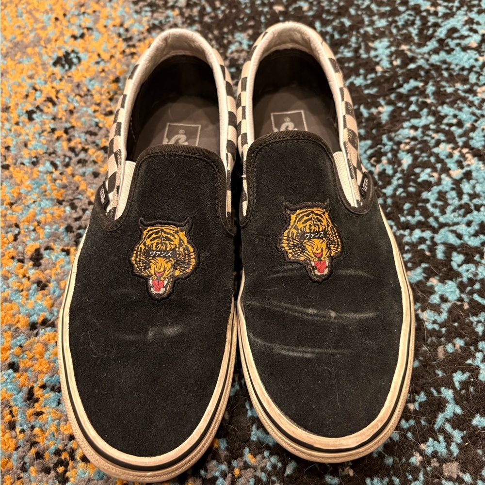 Black Slip-On Shoes with Tiger Embroidery